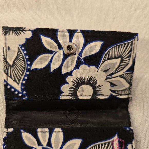 Vera Bradley NEW Card Case Snow Lotus Black White Floral Retired Pattern RFID Se - Picture 8 of 12